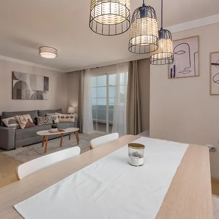Apartment Good Vibes, Roomy In Prime Location