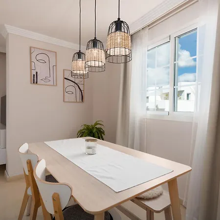 Stylish Apartment - Prime Location * Μαρμπέλλα