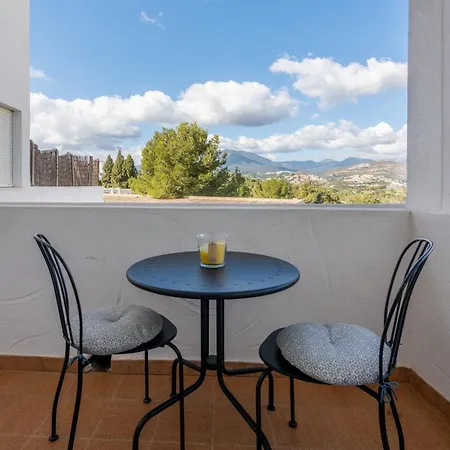 Stylish Apartment - Prime Location * Μαρμπέλλα